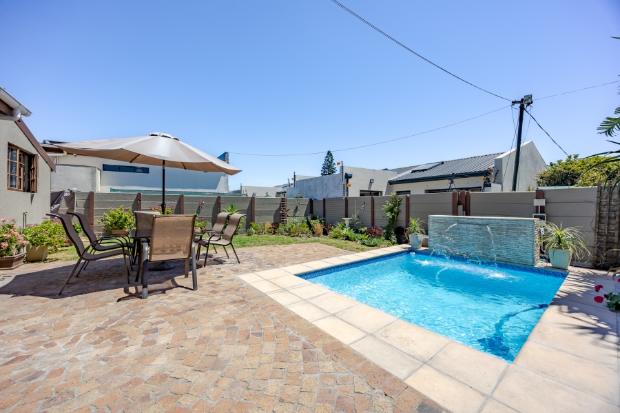 5 Bedroom Property for Sale in Bothasig Western Cape